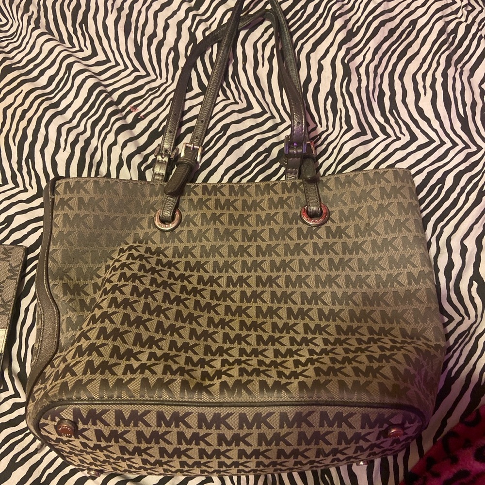 Micheal Kors Monogram Purse